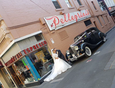 images/gallery/1947-Rolls-Royce-Wraith-outside-Pellegrinis.jpg