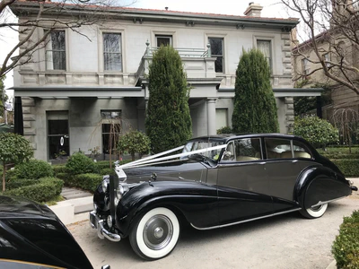 images/gallery/1951-Rolls-Royce-Wraith-at-Acland-House-St-Kilda.jpg