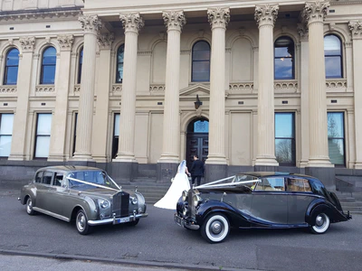 images/gallery/1961-Silver-Rolls-Royce-Phantom-V-and-the-1949-Rolls-Royce-Wraith-1.jpg