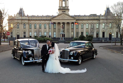 images/gallery/1959-Austin-Princess-and-the-1962-Bentley-Cloud-Steve-and-Sarah-South-Melb-Town-Hall.jpg